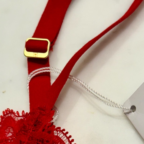 ❤️ WOLFORD FINE LACE TRIANGLE BRA BRALETTE RED FEMININE WIRELESS TULLE SCALLOPED - Picture 8 of 12